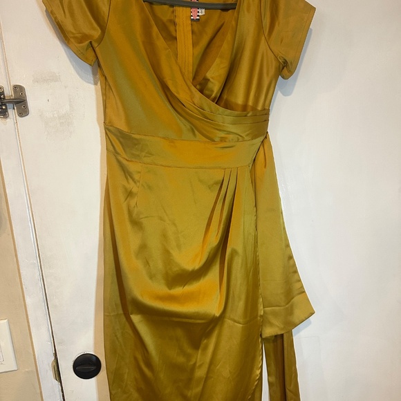 (Size L )AVA FAUX WRAP WIGGLE DRESS IN GOLDEN MUSTARD SATIN - Picture 2 of 4
